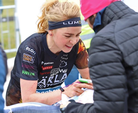 Karolin Ohlsson berättar för förbundskapten Anneli Östberg om sina vägval.