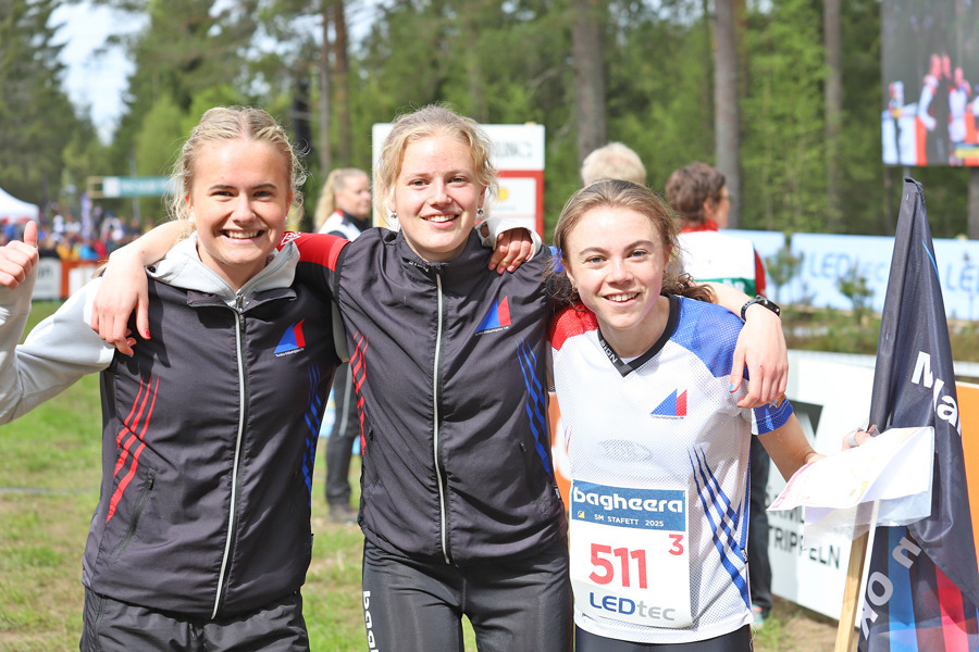 Segrande H20-lag vid SM-stafetten. Tumba-Mälarhöjden OK