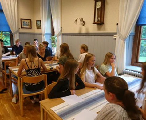 Första dagen: Inget kalas utan krasch