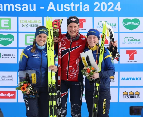 Magdalena Olsson och Linda Lindkvist flankerar guldmedaljören på medeldistansen, Anna Ulvesöen. 