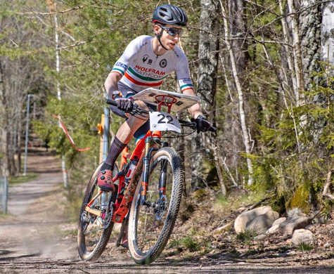 Marcus Jansson cyklar i full fart under SM i masstart.