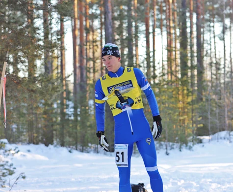 Frode Montelius Risberg, OK Kåre, toppar H18 i Svenska cupen efter fyra deltävlingar. Här ser vi honom innan start på medeldistansen utanför Mora vid andra deltävlingen.