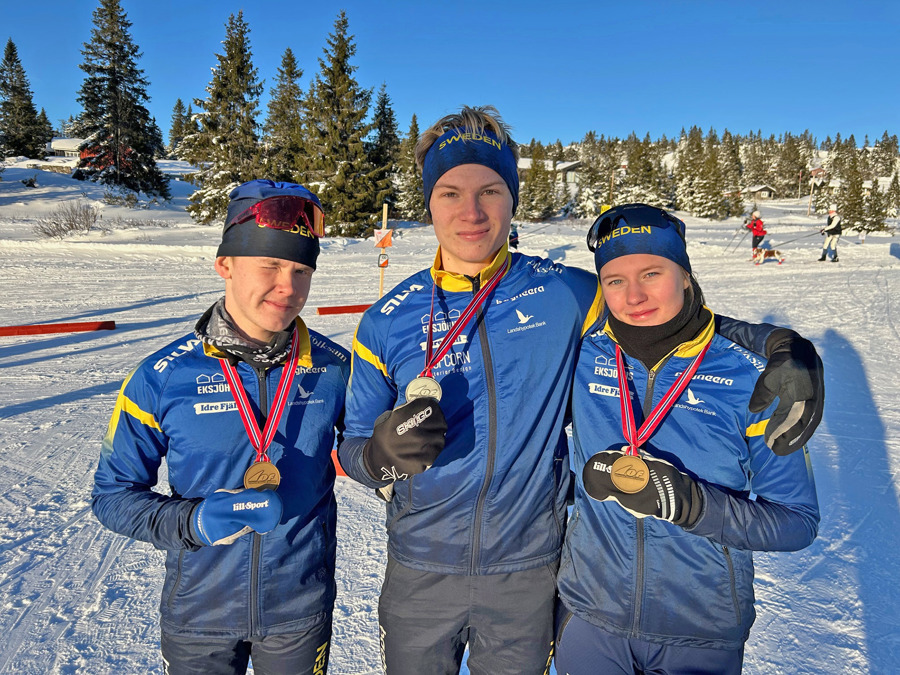 Tre svenska U23-VM-medaljer till Mattias Larsson (brons), Isak Lundholm (silver) och Ella Turesson (brons). Bild: Martin Hammarberg.