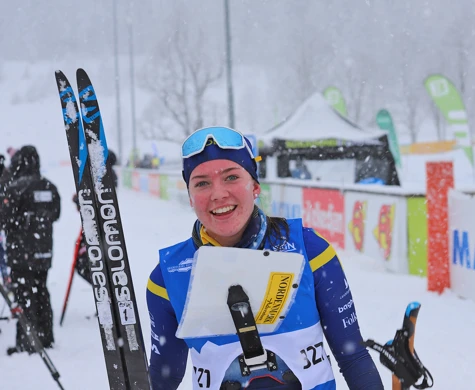 Elsa Brandt i mål som guldmedaljör på JVM.