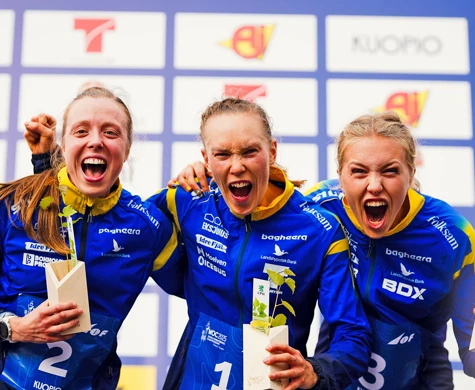 Jublande medaljtrion. Från vänster: Sanna Fasth, Tove Alexandersson och Hanna Lundberg.