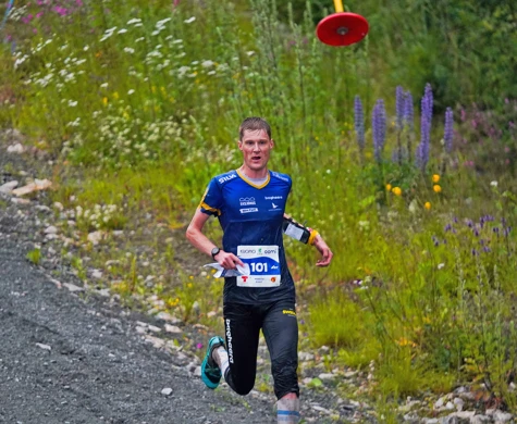 Anton Johansson på väg mot fjärde plats i medeldistanskvalet på VM i Finland.