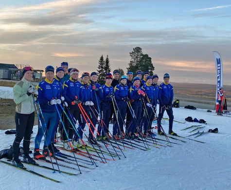 Både seniorer och juniorer i skidorienteringslandslaget tränar på Idre Fjäll den här veckan.
