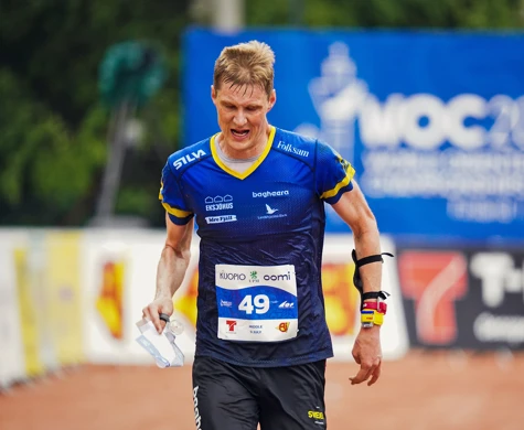 Anton Johansson ger allt på spurten och grejar VM-brons med en sekunds marginal till Matthias Kyburz.