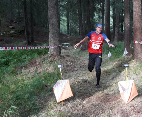 Gustav Bergman på väg mot mål vid en medeldistanstävling i Schweiz i lördags