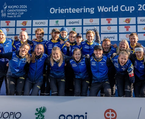 Sverige tar hem världscupens nationstävling efter seger i båda stafetterna på världscupavslutningen.
