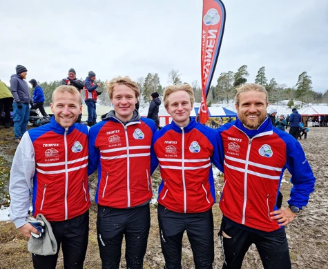 Ravinenkvartetten Quentin Rauturier, Emil Granqvist, Axel Granqvist och Gustav Bergman med stora leenden efter seger på Måsenstafetten.
