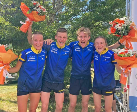 Silverlaget på JVM:s sprintstafett med från vänster: Alva Björk, Max Österberg, Hannes Mogensen och Freja Hjerne.