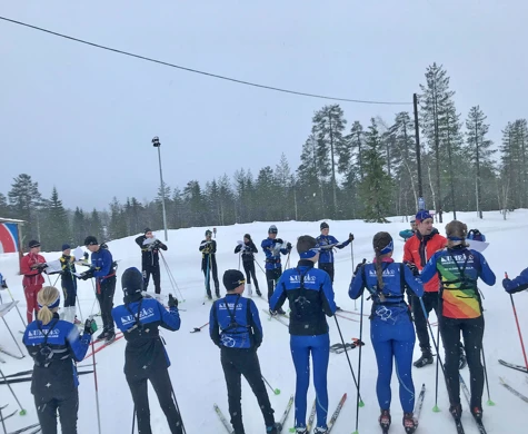 Deltagare på Rikslägret Vinter inför ett träningspass i Grönklittsterrängen.