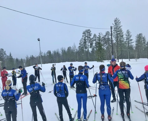 Deltagare på Rikslägret Vinter inför ett träningspass i Grönklittsterrängen.