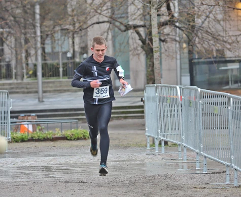 Ludwig Rosén från Göteborg-Majorna är en av löparna i den svenska truppen till JVM i Tjeckien. Här spurtar Ludwig i mål vid sprinttest i Stockholm.