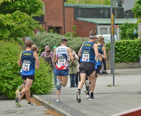 Sex löpare ger sig iväg på knockout-sprint i Borås.
