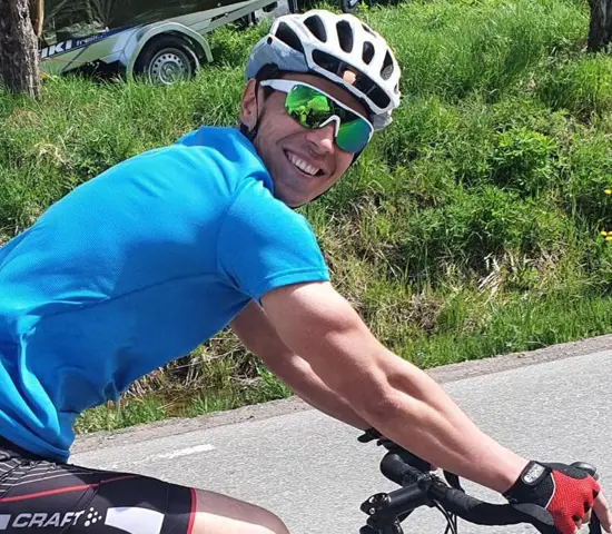 Andrei Lamov, tränare på den nystartade NIU i MTBO i Falun, är ute och cyklar.
