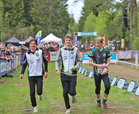 FK Göingarna vinner H20 på SM-stafetten för andra året i rad. Från vänster: Noah Krikström, Wilmer och Svante Selin.