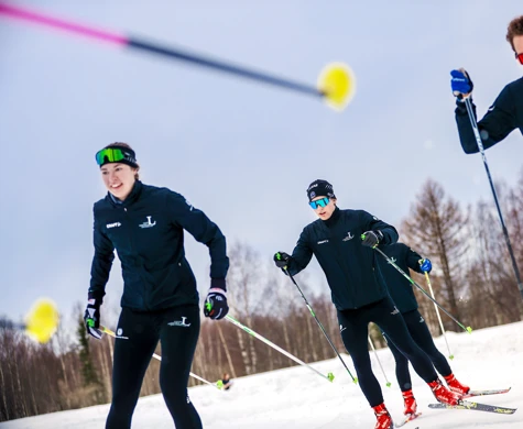 Elin Schagerström som tränar tillsammans med idrottare från andra skidsporter