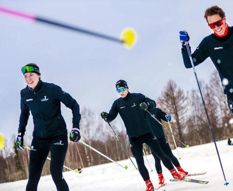 Elin Schagerström som tränar tillsammans med idrottare från andra skidsporter