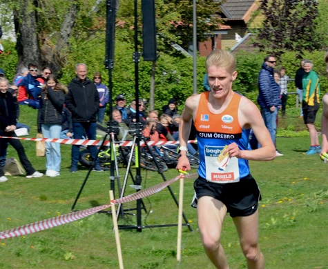 Jonatan Gustafsson spurtarmot mål vid SM i knockout-sprint i Göteborg 2022.