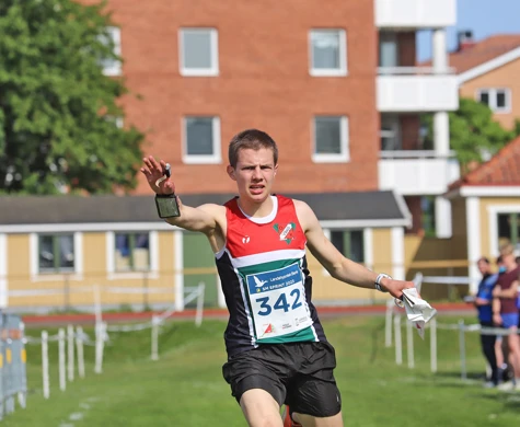 Noel Braun spurtar hem guld i H20.