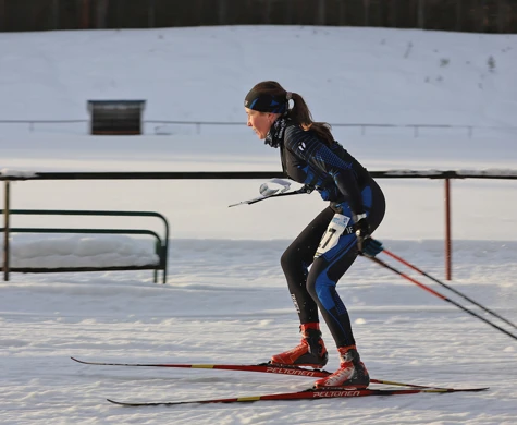 SM i skidorientering i Malung flyttas fram en vecka på grund av snöbrist. Bilden på Evelina Wickbom, I19 IF, från helgens cuptävlingar utanför Mora.